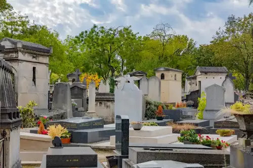 Renouveler une concession funéraire : quels tarifs et sous quelles conditions ?